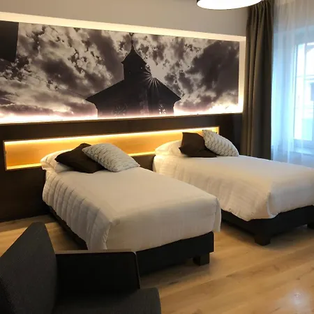 De La Tour Hotel