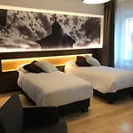 De La Tour Hotel